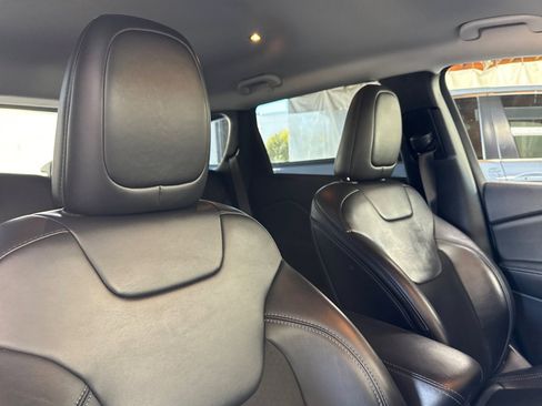 Used 2019 Jeep Cherokee Latitude Plus w/ Comfort/Convenience Group image 31