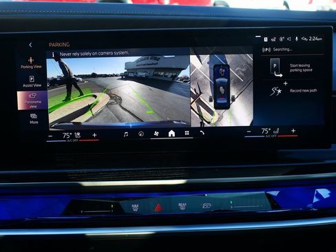 Used 2025 BMW 760i xDrive w/ Executive Package image 17