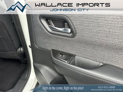 Used 2023 Nissan Rogue SV image 30