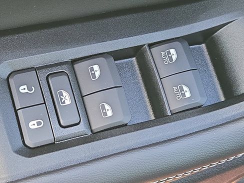 New 2025 Jeep Grand Cherokee L Laredo image 6