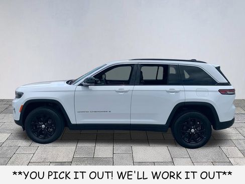 Used 2025 Jeep Grand Cherokee Limited AWD/4WD image 4