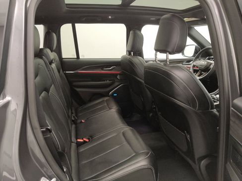 Used 2022 Jeep Grand Cherokee Overland AWD/4WD image 19