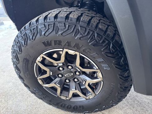 Used 2024 Chevrolet Colorado ZR2 w/ ZR2 Convenience Package III image 42