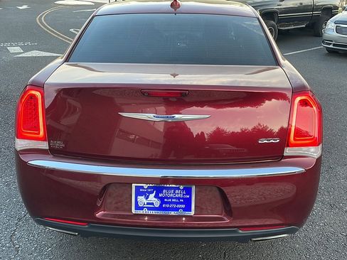 Used 2018 Chrysler 300 Touring image 4