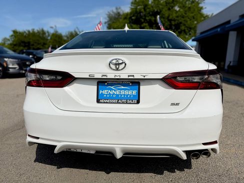 Used 2021 Toyota Camry SE FWD image 3