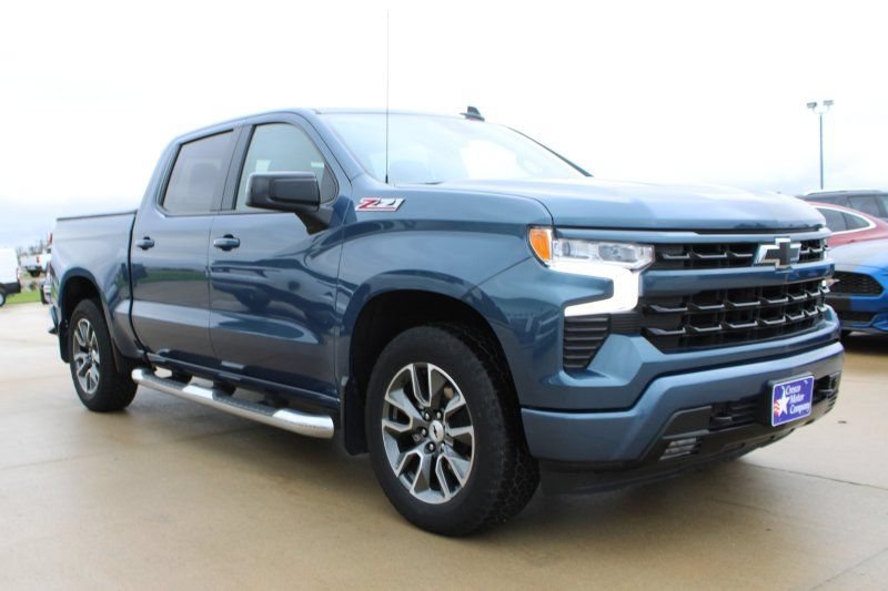 Used 2024 Chevrolet Silverado 1500 RST AWD/4WD image 3