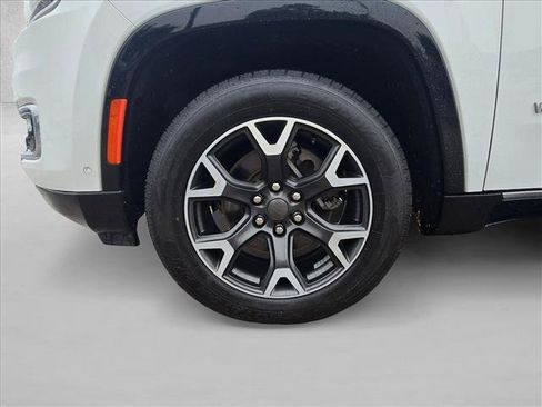 Used 2024 Jeep Wagoneer L Series III w/ Flexible Seating Group AWD/4WD image 26