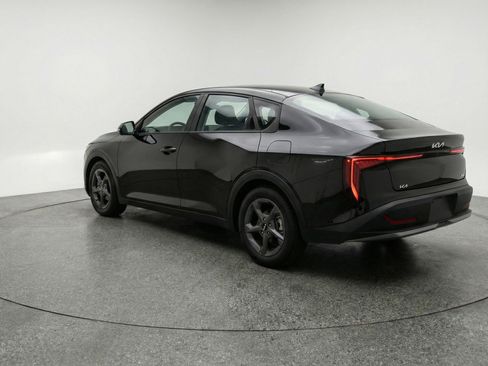 Used 2025 Kia K4 LXS FWD image 6