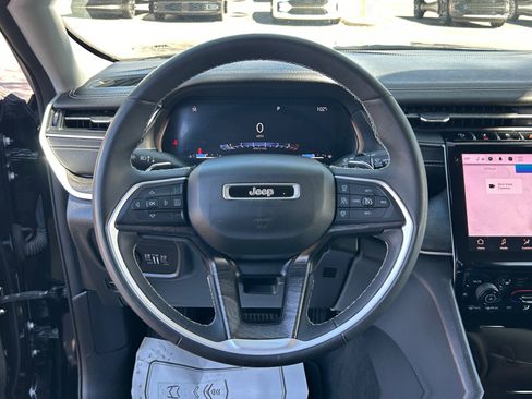 Used 2023 Jeep Grand Cherokee Limited w/ Black Appearance Package AWD/4WD image 9