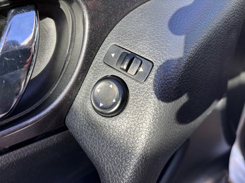 Used 2017 Nissan Rogue S image 53