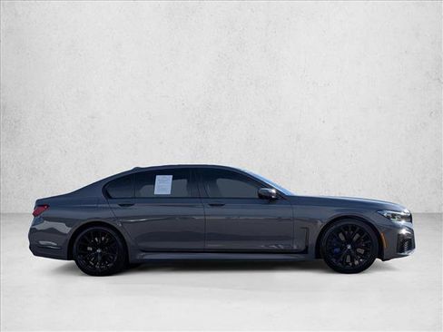 Used 2022 BMW 740i xDrive w/ M Sport Package AWD/4WD image 4