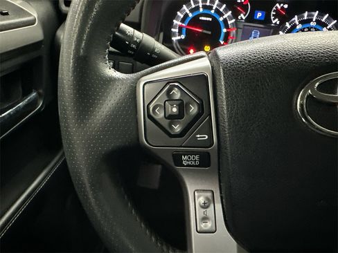 Used 2018 Toyota 4Runner SR5 Premium image 25