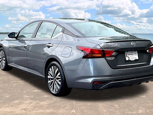 Used 2024 Nissan Altima 2.5 SV FWD image 5