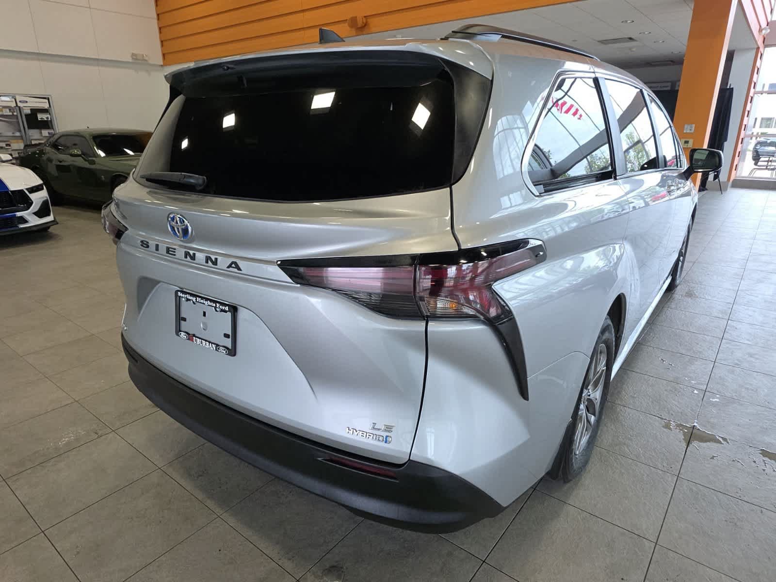 Used 2024 Toyota Sienna AWD image 7