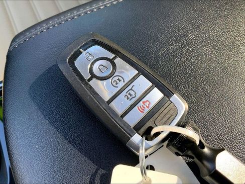 Used 2020 Ford Edge SEL w/ Convenience Package FWD image 9