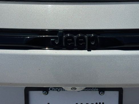 Used 2024 Jeep Grand Cherokee Altitude AWD/4WD image 12