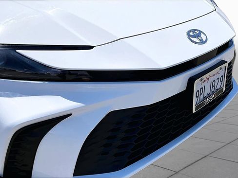 Used 2025 Toyota Camry SE FWD image 29