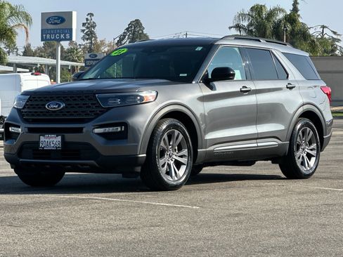 Certified 2022 Ford Explorer XLT w/ Equipment Group 202A image 9