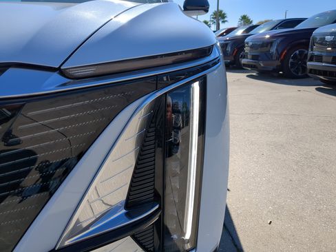 New 2026 Cadillac Lyriq Luxury image 9