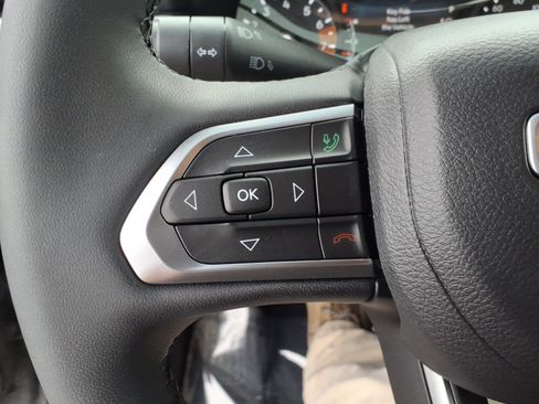 Used 2023 Jeep Compass Latitude w/ Sun and Sound Group image 17