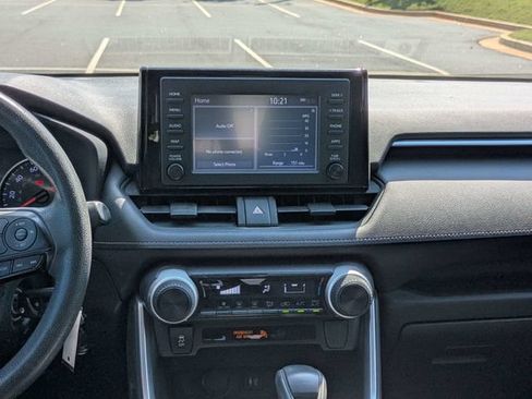 Used 2019 Toyota RAV4 LE FWD image 17