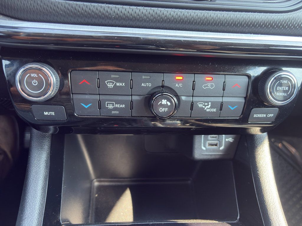 Used 2022 Jeep Compass Trailhawk w/ Trailhawk Convenience Group AWD/4WD image 14