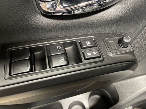 Used 2024 Nissan Titan PRO-4X w/ Pro-4x Utility Package image 11