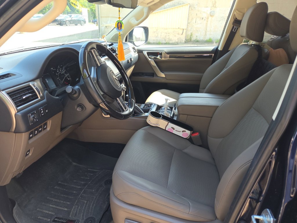 Used 2021 Lexus GX 460 Premium w/ Accessory Package AWD/4WD image 25