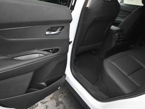 New 2025 Nissan Murano SV image 17