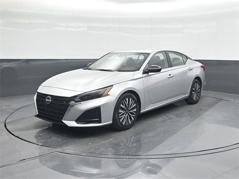 Used 2024 Nissan Altima 2.5 SV image 31