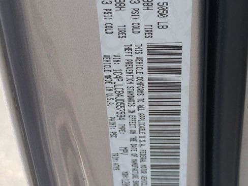 Used 2018 Jeep Cherokee Latitude w/ Altitude Package image 27