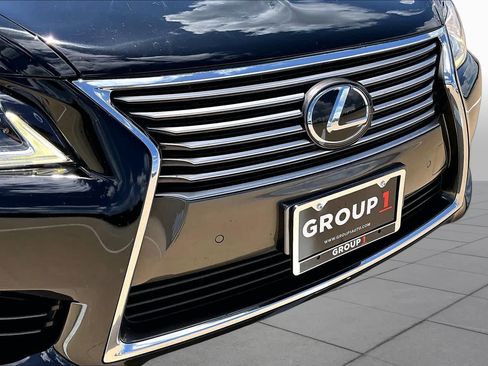 Used 2017 Lexus LS 460 w/ Comfort Package RWD image 30