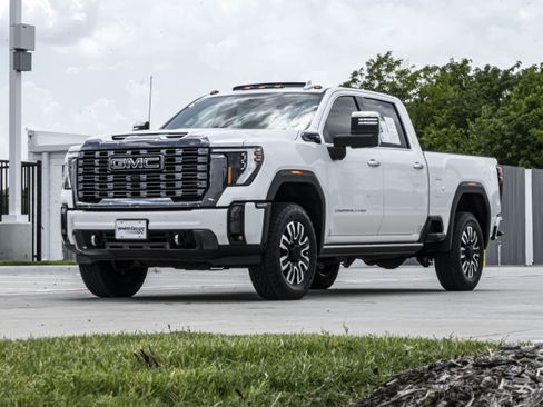 Used 2024 GMC Sierra 2500 Denali Ultimate AWD/4WD image 5