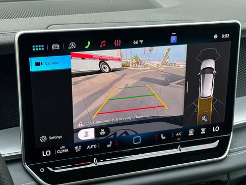 New 2026 Volkswagen Tiguan SE R-Line FWD image 17