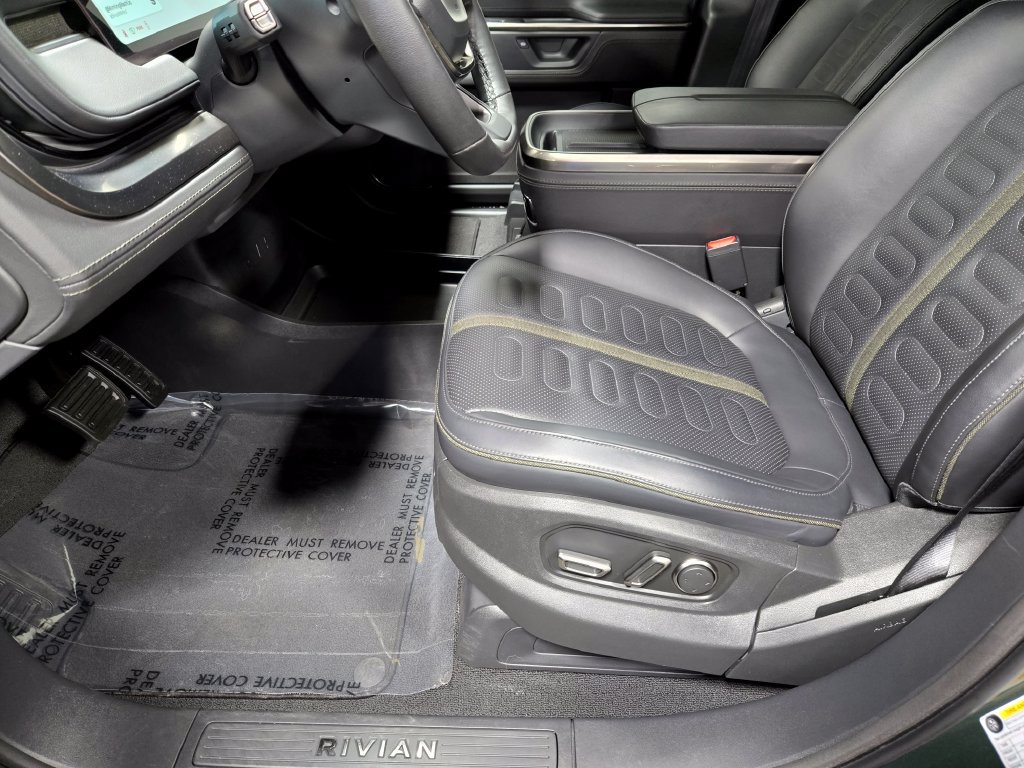Used 2025 Rivian R1S Adventure Dual AWD/4WD image 10