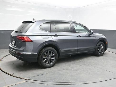 Used 2022 Volkswagen Tiguan SE w/ Panoramic Sunroof Package AWD/4WD image 7