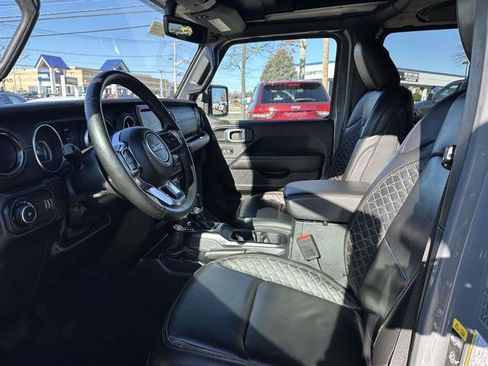 Used 2023 Jeep Wrangler Unlimited Sahara image 12