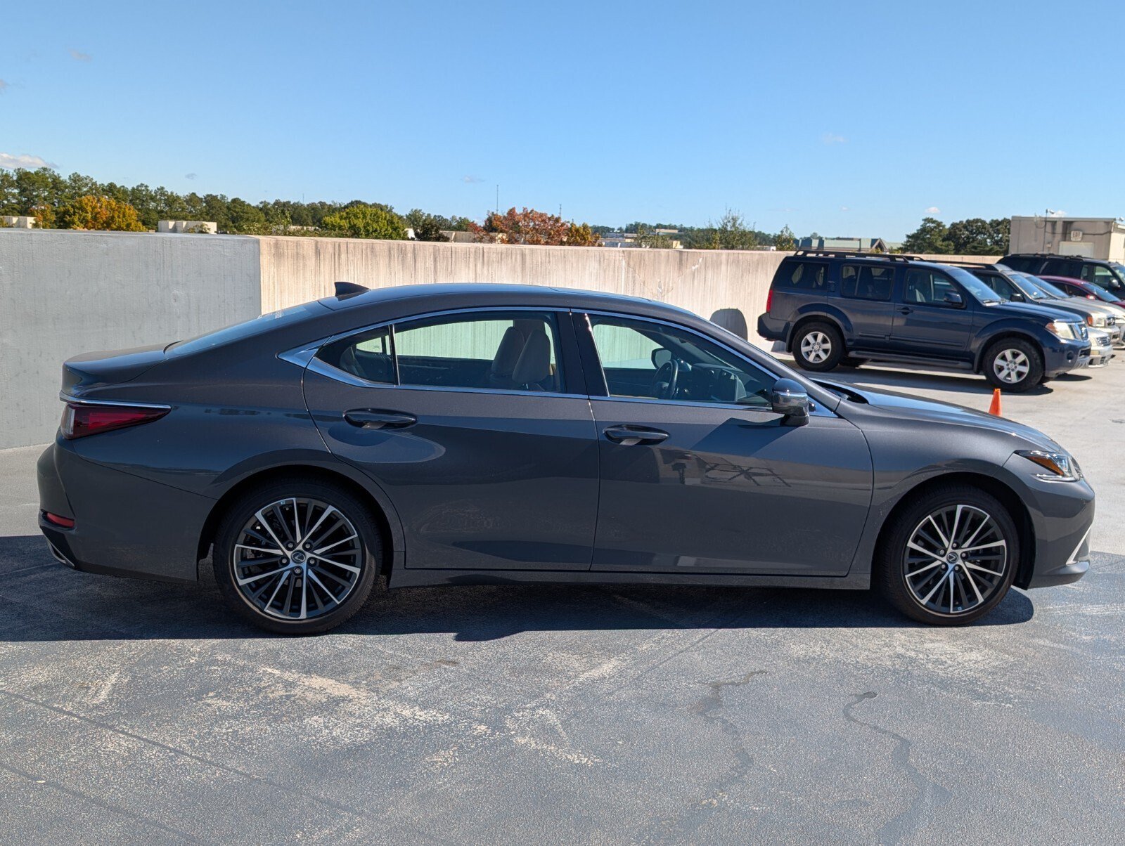 Used 2025 Lexus ES 350 w/ Premium Package FWD image 6