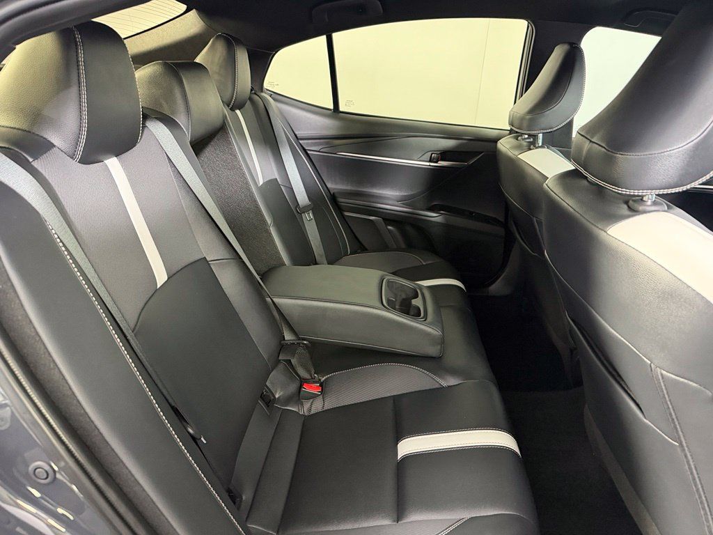 Used 2025 Toyota Camry SE FWD image 18