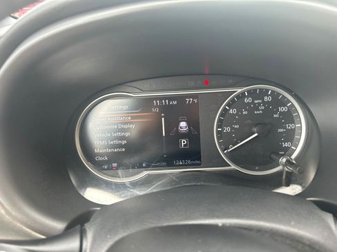Used 2019 Nissan Kicks SR w/ SR Premium Package FWD image 14