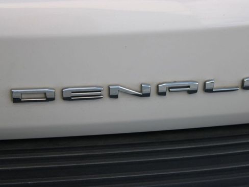 Used 2021 GMC Yukon Denali w/ Denali Premium Package image 22