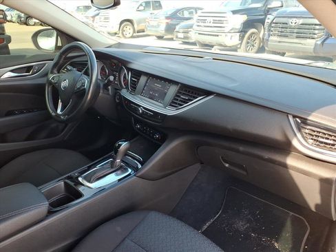 Used 2018 Buick Regal Preferred image 11