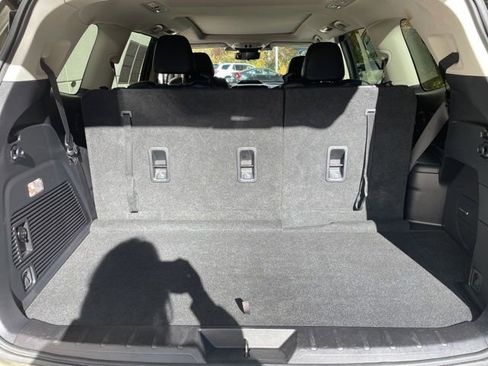 Used 2023 Subaru Ascent Touring image 9