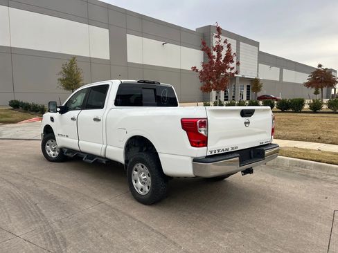 Used 2017 Nissan Titan SV image 8