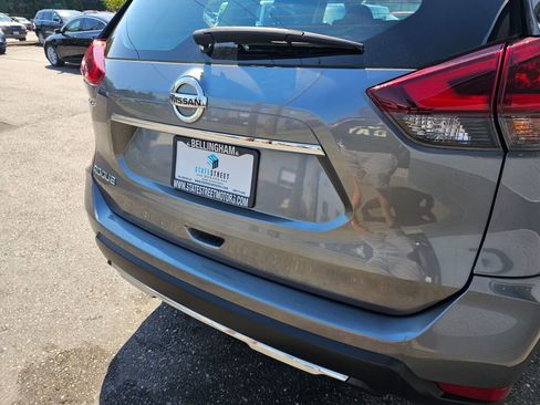 Used 2018 Nissan Rogue S image 15