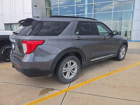 Used 2022 Ford Explorer XLT w/ Equipment Group 202A AWD/4WD image 5