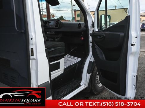 Used 2022 Mercedes-Benz Sprinter 1500 image 21