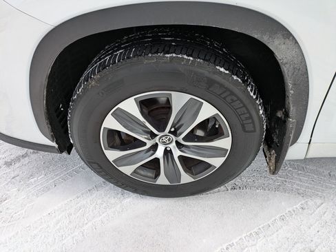 Used 2023 Toyota Highlander XLE image 26