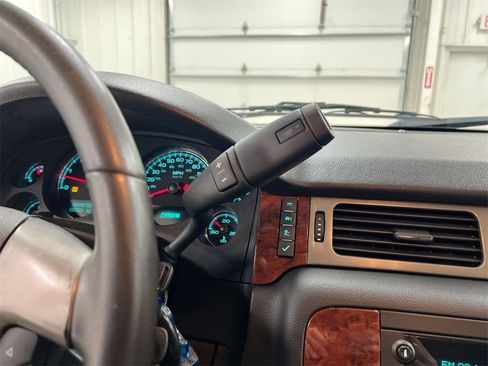 Used 2013 Chevrolet Tahoe LT image 16