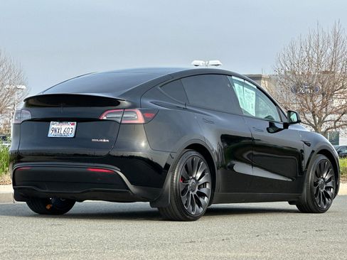 Used 2024 Tesla Model Y Performance image 4
